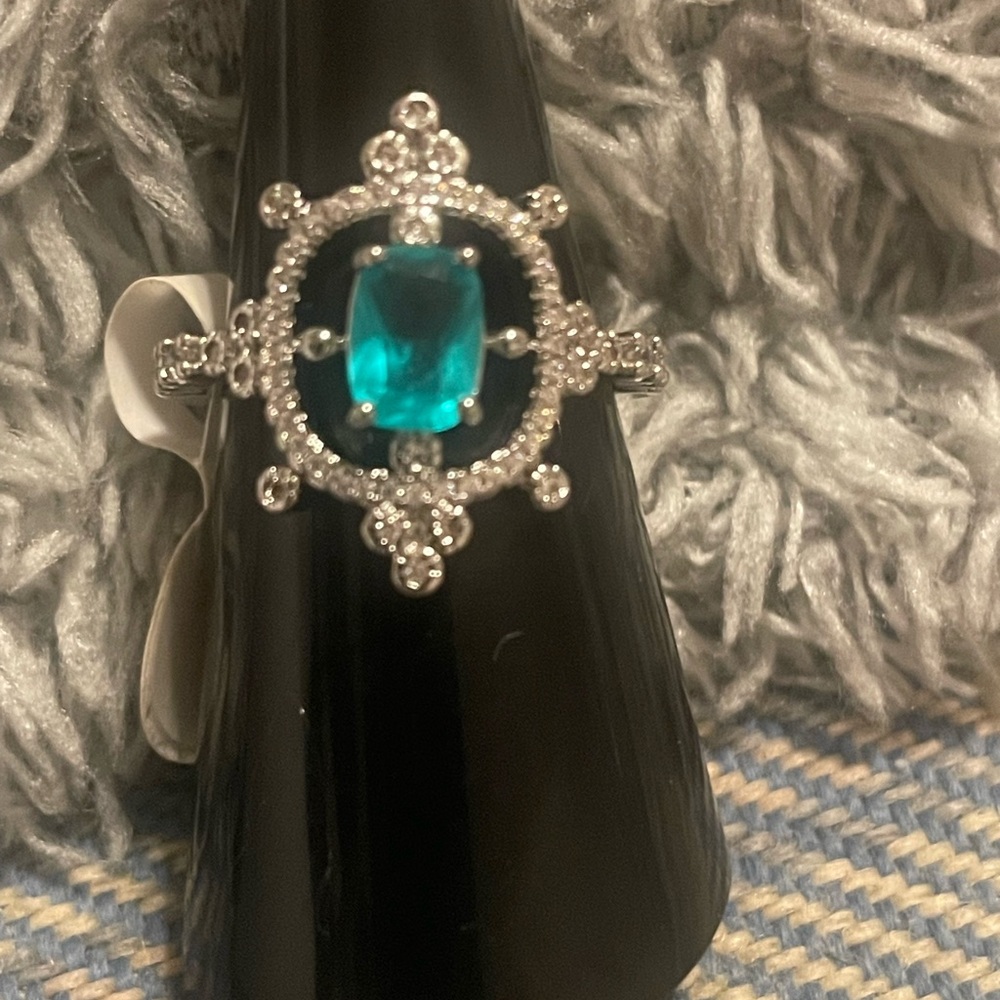 Elegant Silver and Teal Gemstone Ring